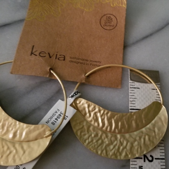 Levis gold leaf hoops 18k gold plated 2" - Picture 4 of 4